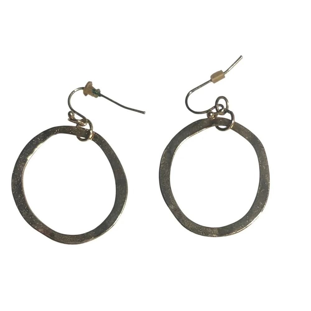 Hammered Gold Oval Hoop Earrings - Picture 3 of 3